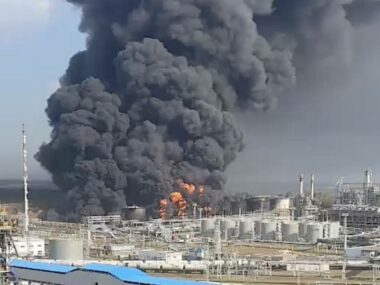 РФ начнет закупать бензин в Китае после остановки почти 40% мощностей НПЗ