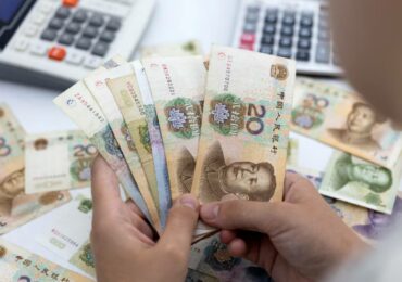 Трейдеры требуют от индийских госкомпаний оплату за российскую нефть в юанях — Reuters