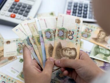 Трейдеры требуют от индийских госкомпаний оплату за российскую нефть в юанях — Reuters