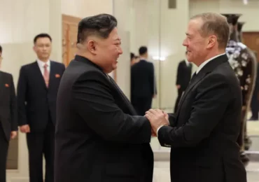 Ким Чен Ын встретился с Медведевым в Пхеньяне