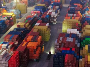 Китай призвал США прекратить тарифные угрозы и продолжить переговоры