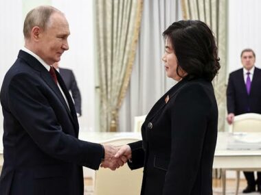 Путин провел встречу с главой МИД КНДР