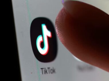 Бессент: Китай одобрил сделку по передаче TikTok