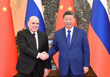 Си Цзиньпин провел встречу с премьер-министром РФ