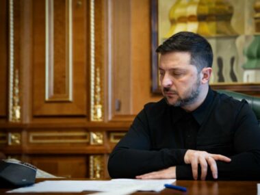 Зеленский провел первый разговор с новым премьером Японии