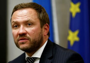 Глава МИД Эстонии призвал Китай присоединиться к давлению США и Европы на Путина