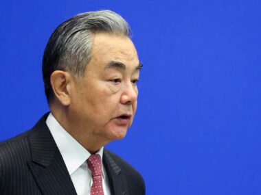 Китай готов возобновить обмены и сотрудничество с Канадой – Ван И