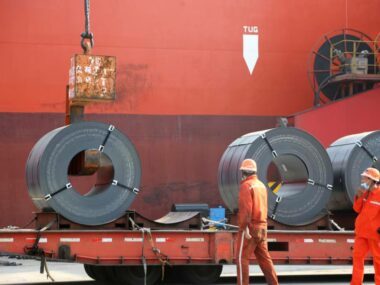 Китай в ноябре сократил производство стали до 23-месячного минимума