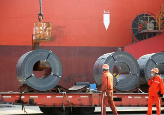 Китай в ноябре сократил производство стали до 23-месячного минимума 