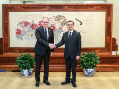 Лю Бинь провел встречу с послом РФ в Китае Моргуловым