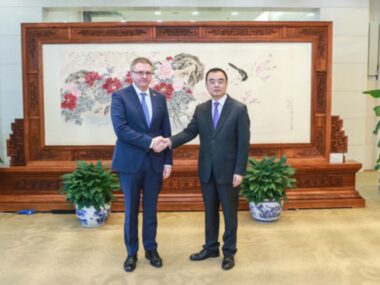 Лю Бинь встретился с послом Беларуси в Китае Червяковым