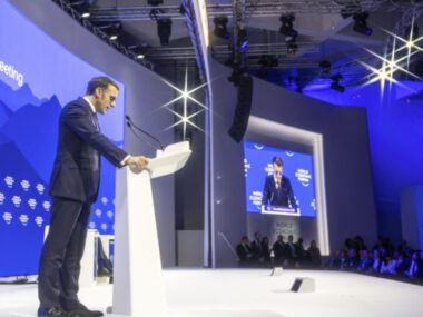 Макрон призвал к увеличению прямых китайских инвестиций в Европу