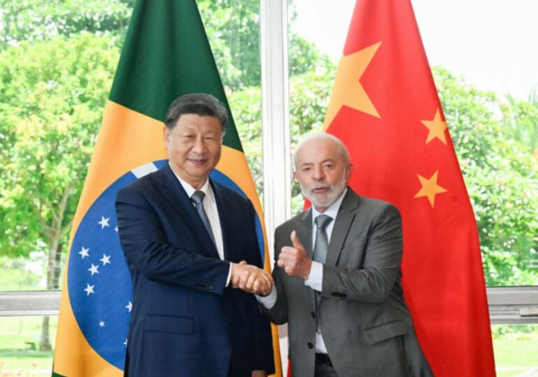 Си Цзиньпин провел телефонный разговор с президентом Бразилии