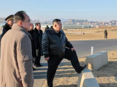 Ким Чен Ын объявил о масштабных строительных проектах в преддверии партийного съезда