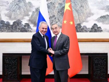 Ван И провел встречу с секретарем Совета безопасности РФ Шойгу