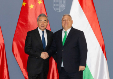 Ван И провел встречу с премьер-министром Венгрии Орбаном