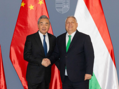 Ван И провел встречу с премьер-министром Венгрии Орбаном