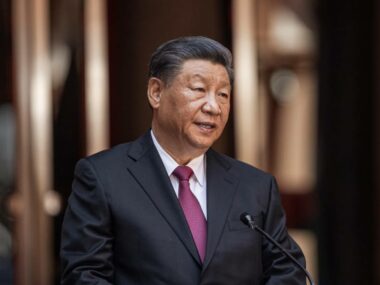 Си Цзиньпин призвал сделать внутренний спрос «главным драйвером» экономического роста КНР