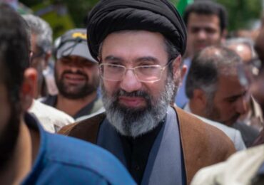 Китай сдержанно прокомментировал избрание нового верховного лидера Ирана