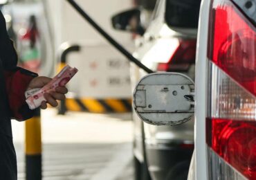 Власти Китая ввели ограничение цен на топливо