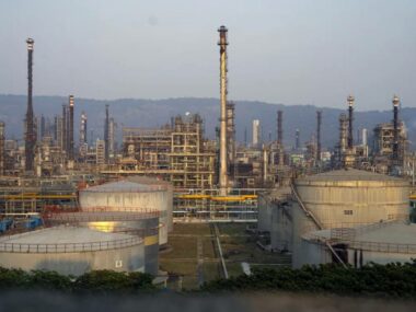 Bloomberg: Индия отказывается от расчетов в долларах при покупке российской нефти