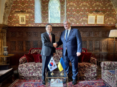 Сибига провел встречу с главой МИД Южной Кореи Чо Хёном