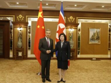 Ван И провел переговоры с главой МИД КНДР 