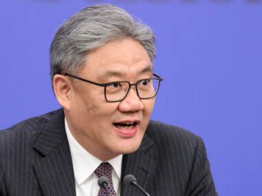 Министр коммерции Китая встретился с главой промышленной группы автопроизводителей ЕС