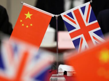 Китай потребовал от Великобритании отменить санкции в отношении своих компаний