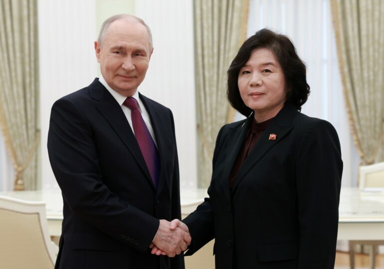 Путін провів переговори з главою МЗС КНДР в Москві