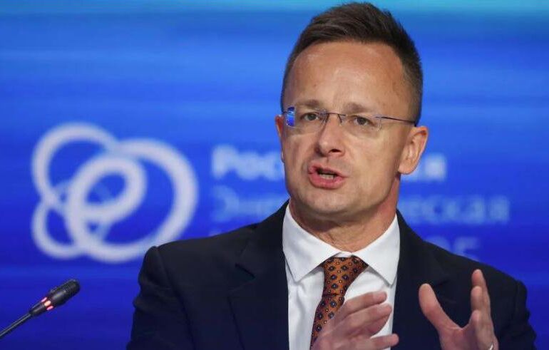 Угорщина почала перевірки щодо BYD після того, як туди на роботу влаштувався ексглава МЗС Сійярто