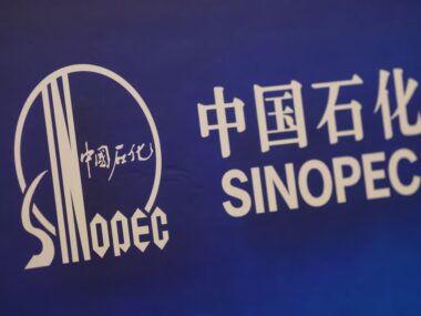 Китайська Sinopec збільшить імпорт нафти з-за меж Перської затоки