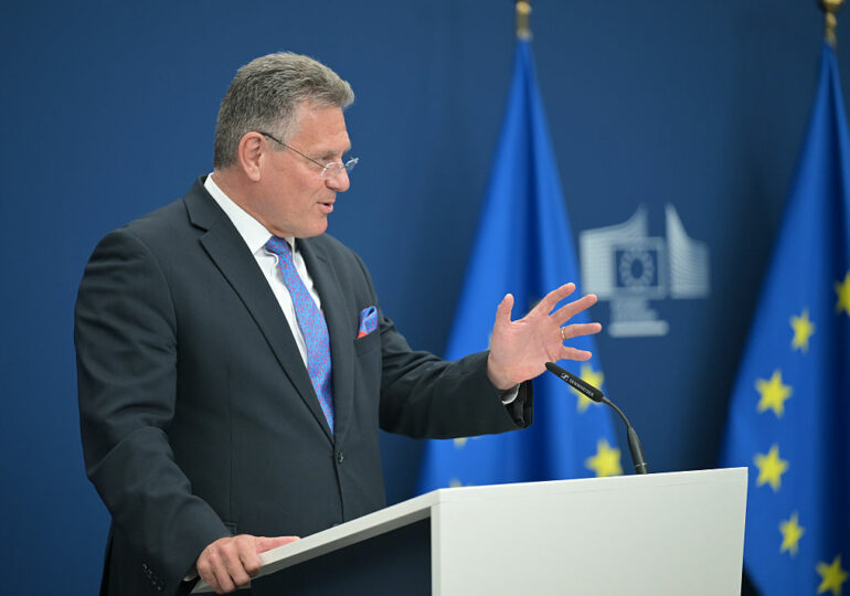 Шефчович: Китай має збільшити імпорт з ЄС для балансування торгівлі