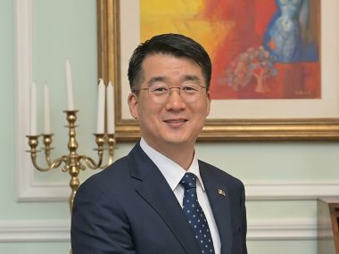 Південна Корея відкликає свого посла з України
